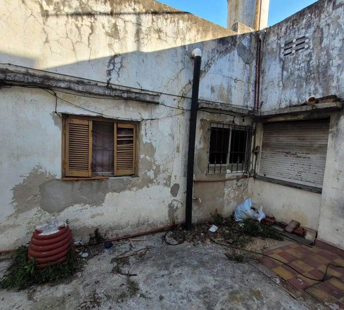 CASA EN LOTE PROPIO A RECICLAR 2