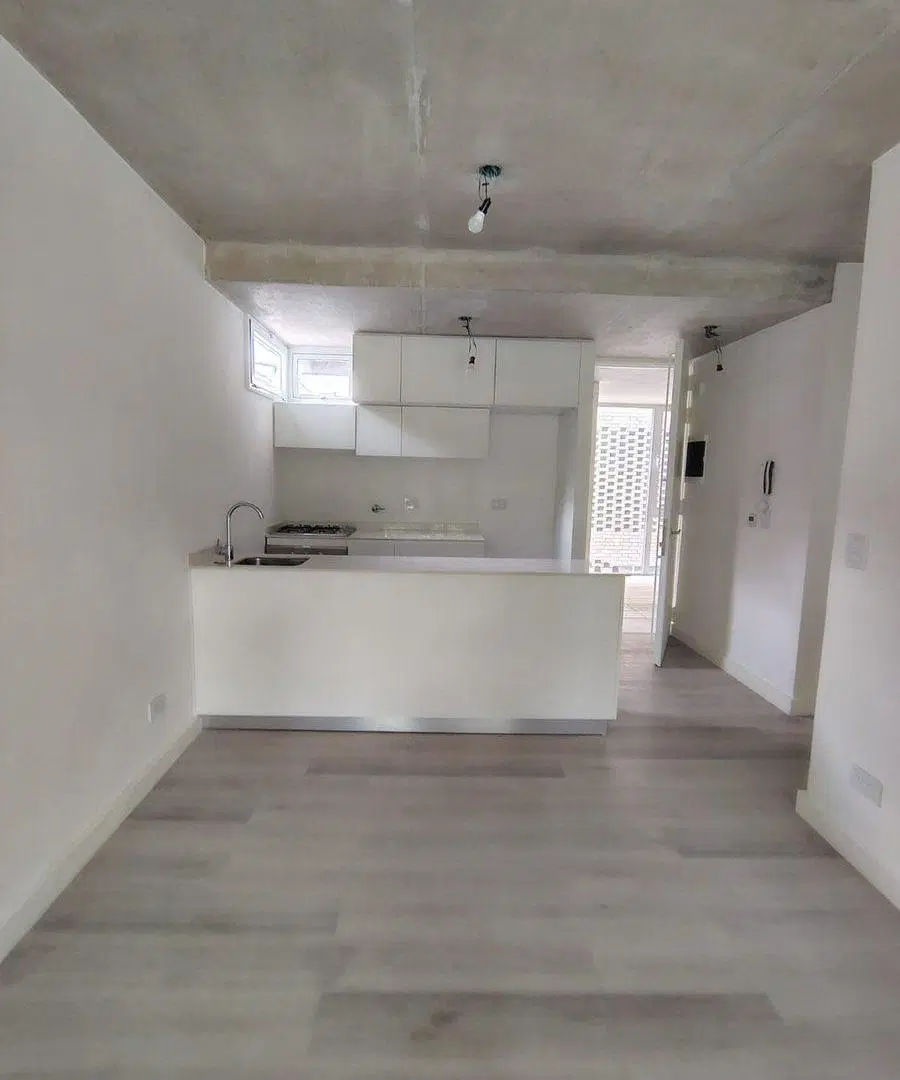 Dpto de 3 ambientes con amplio balcón al frente 5