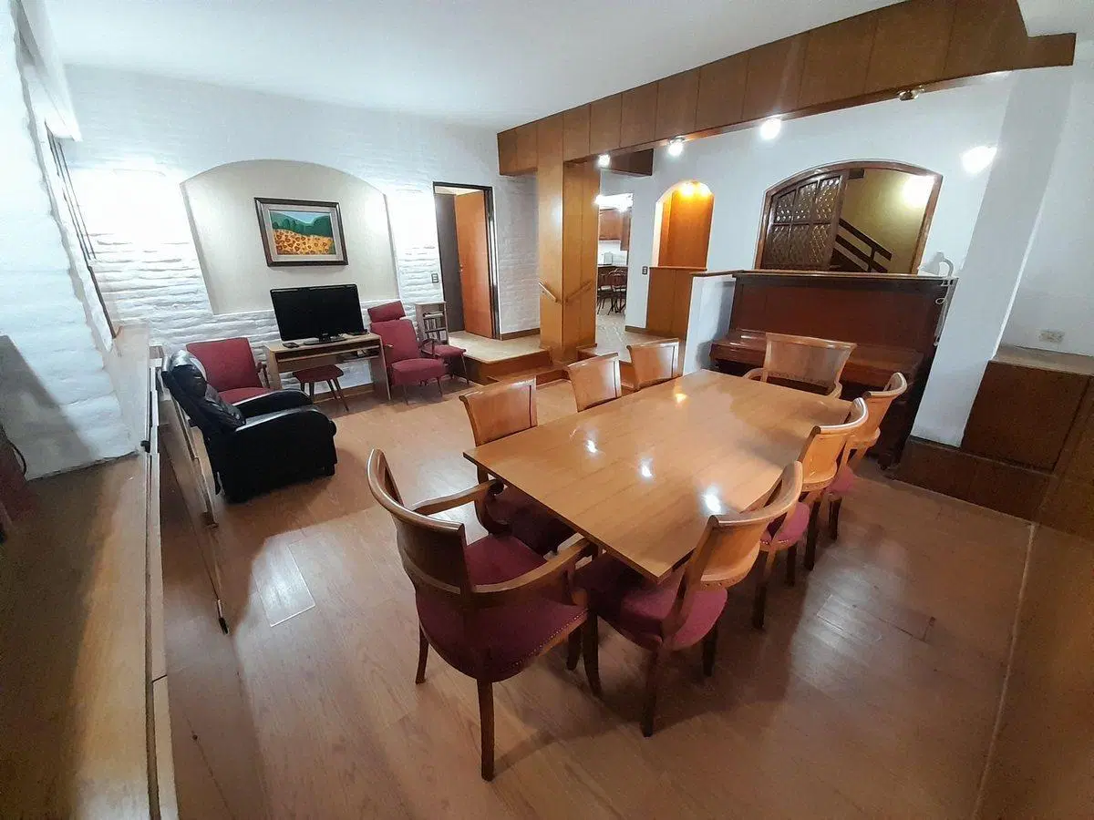 CASA 5 DORMITORIOS 3 BAÑOS APTA CREDITO 680 M2 TOT 5