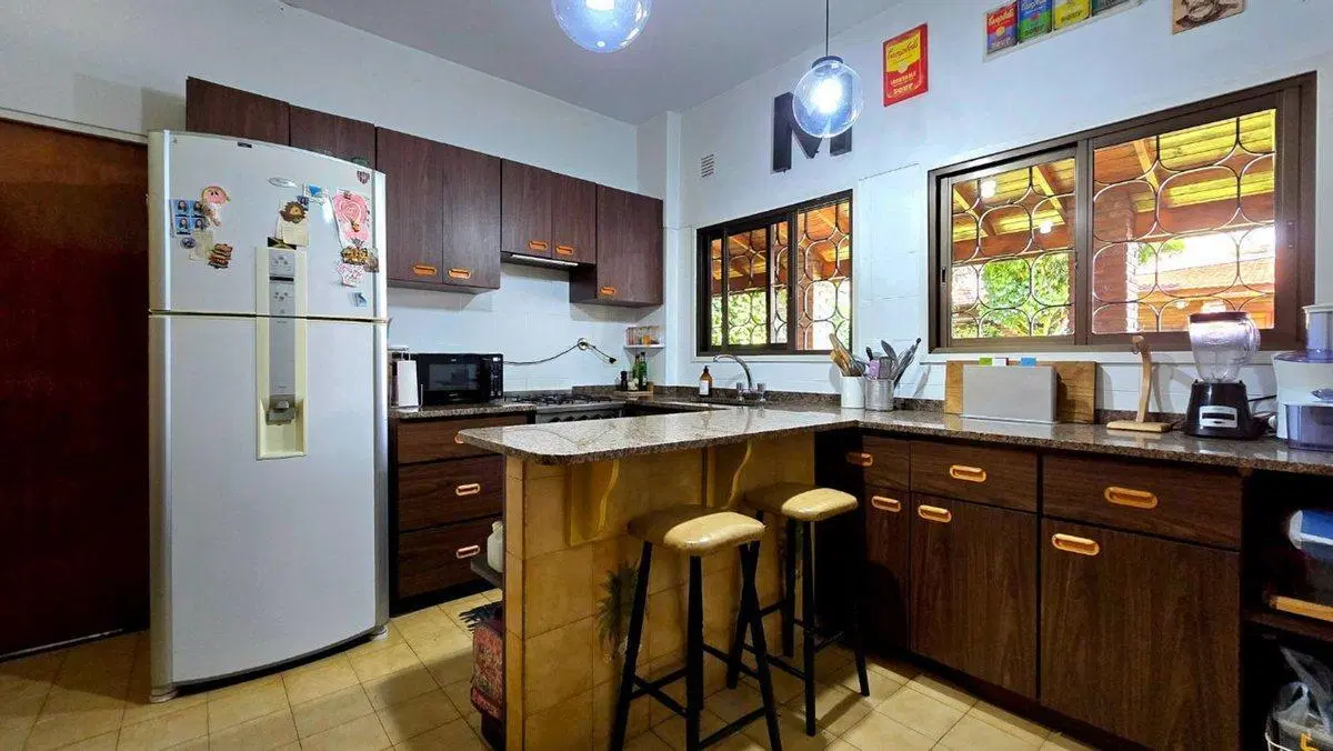 CASA 4 AMB. CON JARDIN Y COCHERA 3