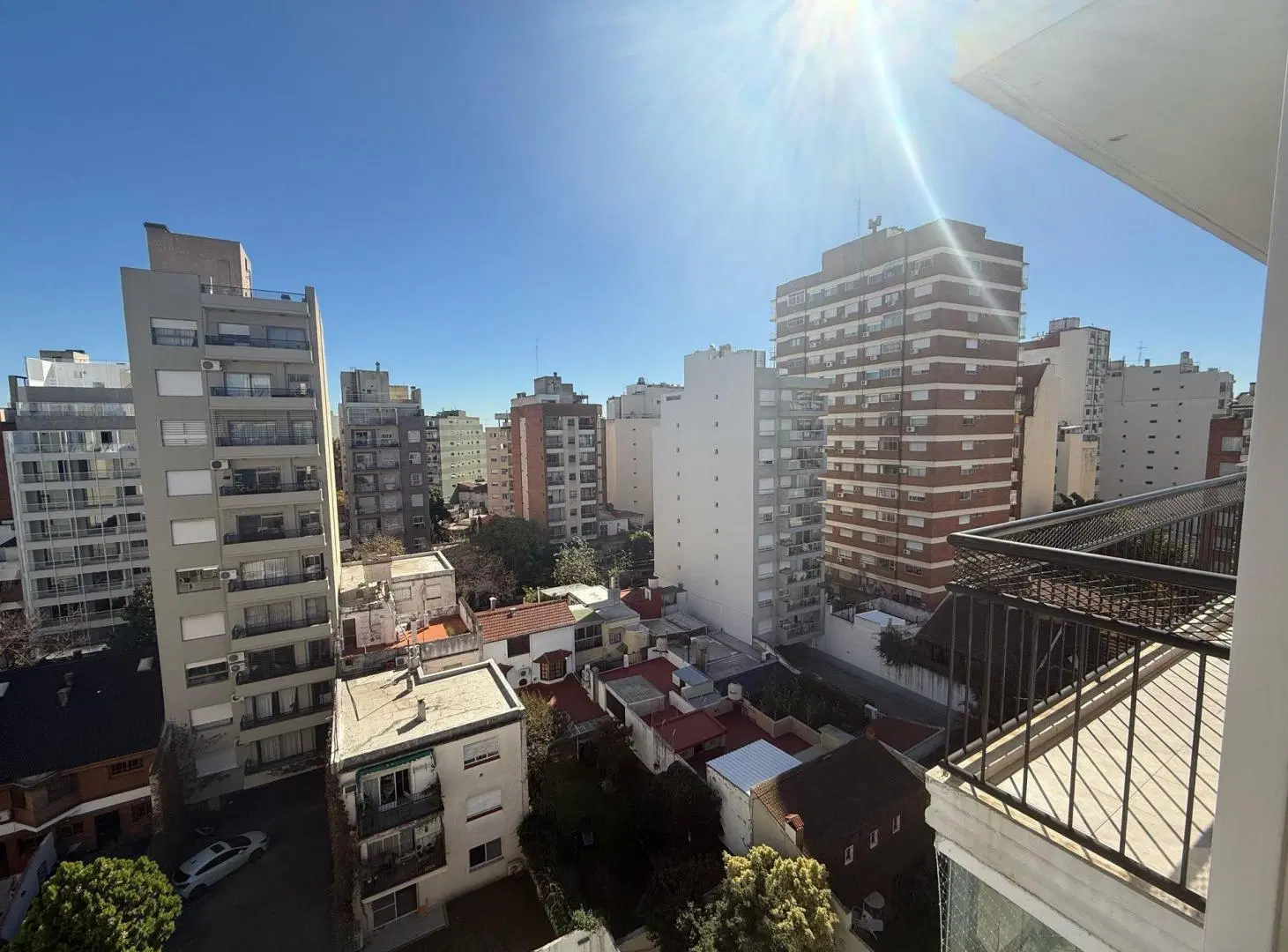 Muy luminoso 2 ambientes con balcón 4
