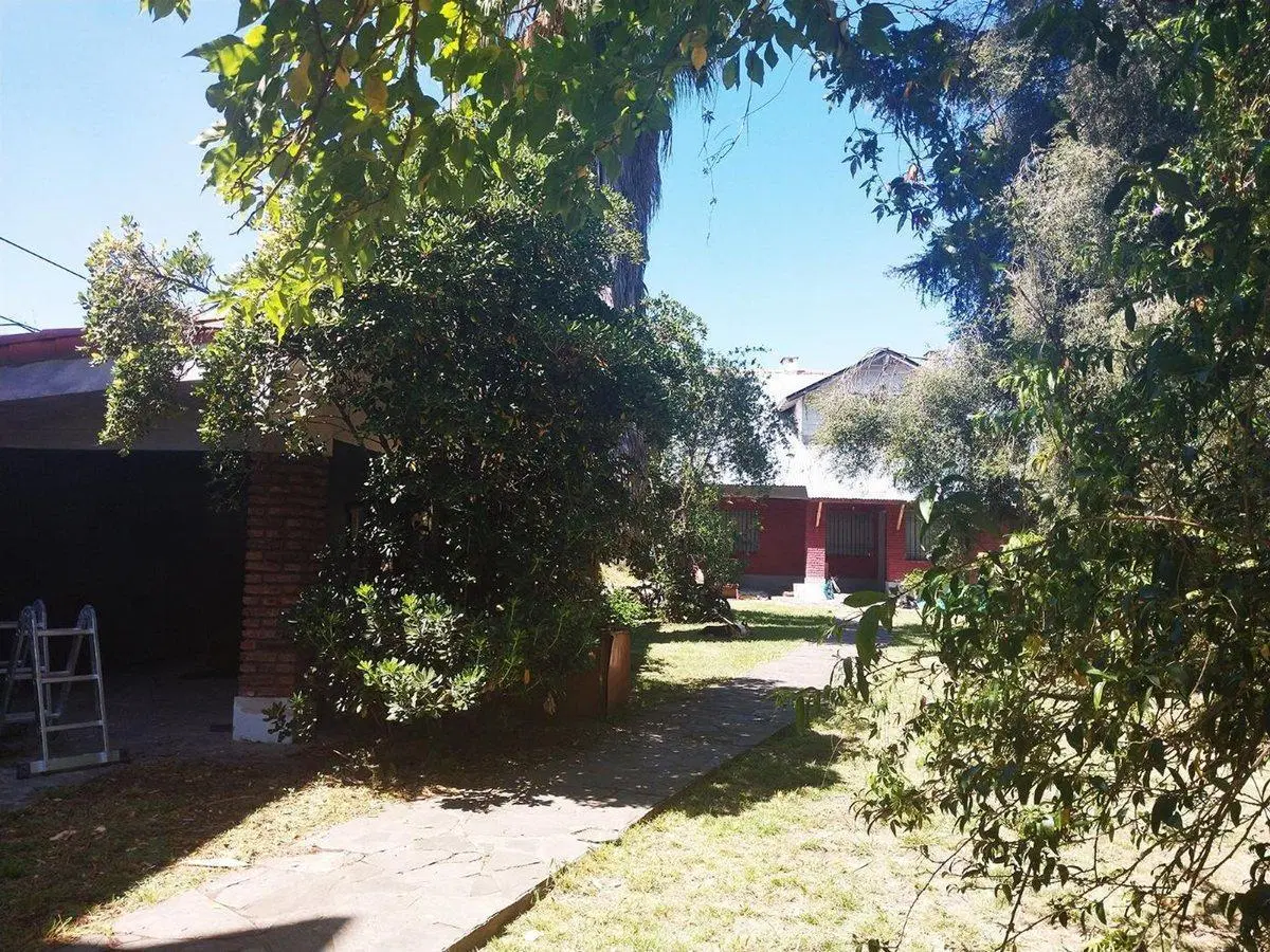Venta casa a refacc lote de 1.570 m2 con piscina 4