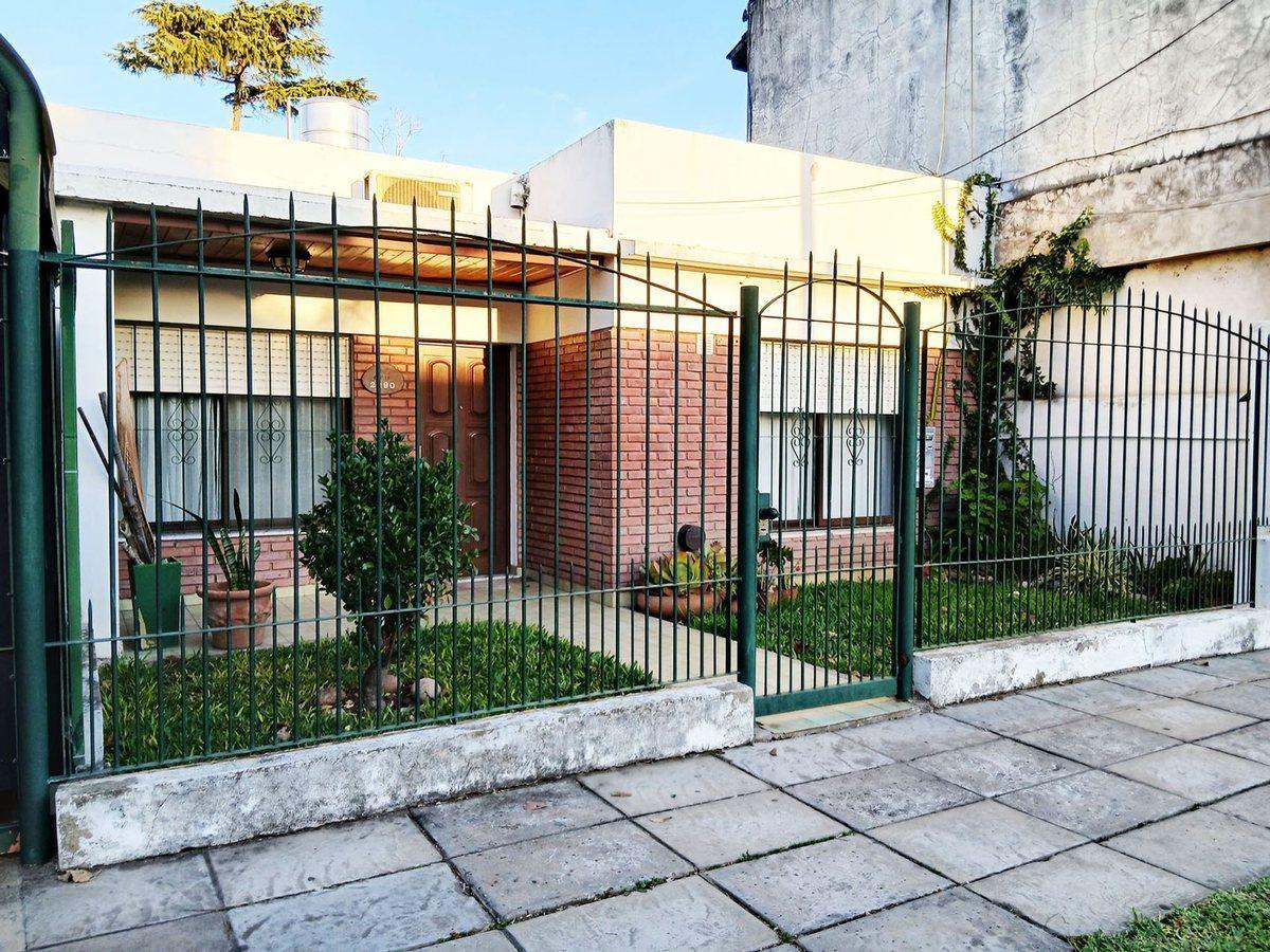 Venta casa 4 ambientes c/cochera- Martín Coronado-
