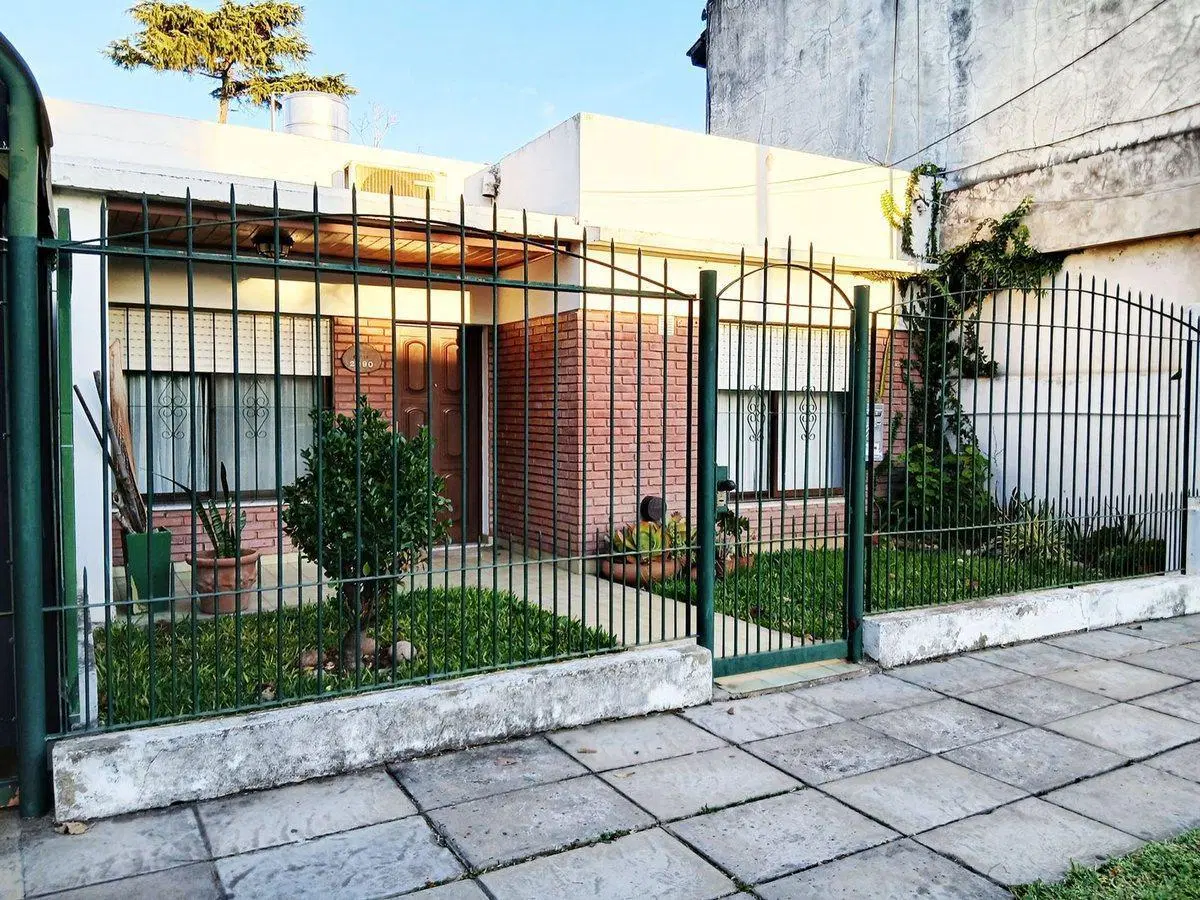 Venta casa 4 ambientes c/cochera- Martín Coronado- 3