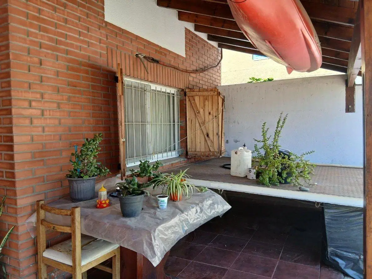 Venta de casa 5 ambientes-Cocheras- Apto crédito 3