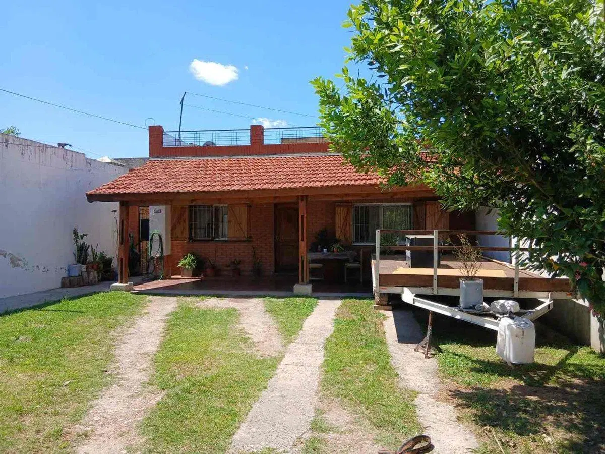 Venta de casa 5 ambientes-Cocheras- Apto crédito 4