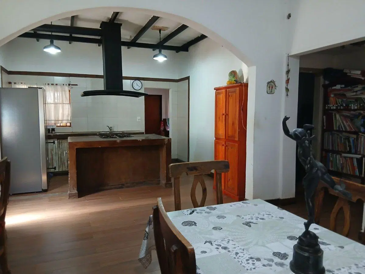 Venta de casa 5 ambientes-Cocheras- Apto crédito 5