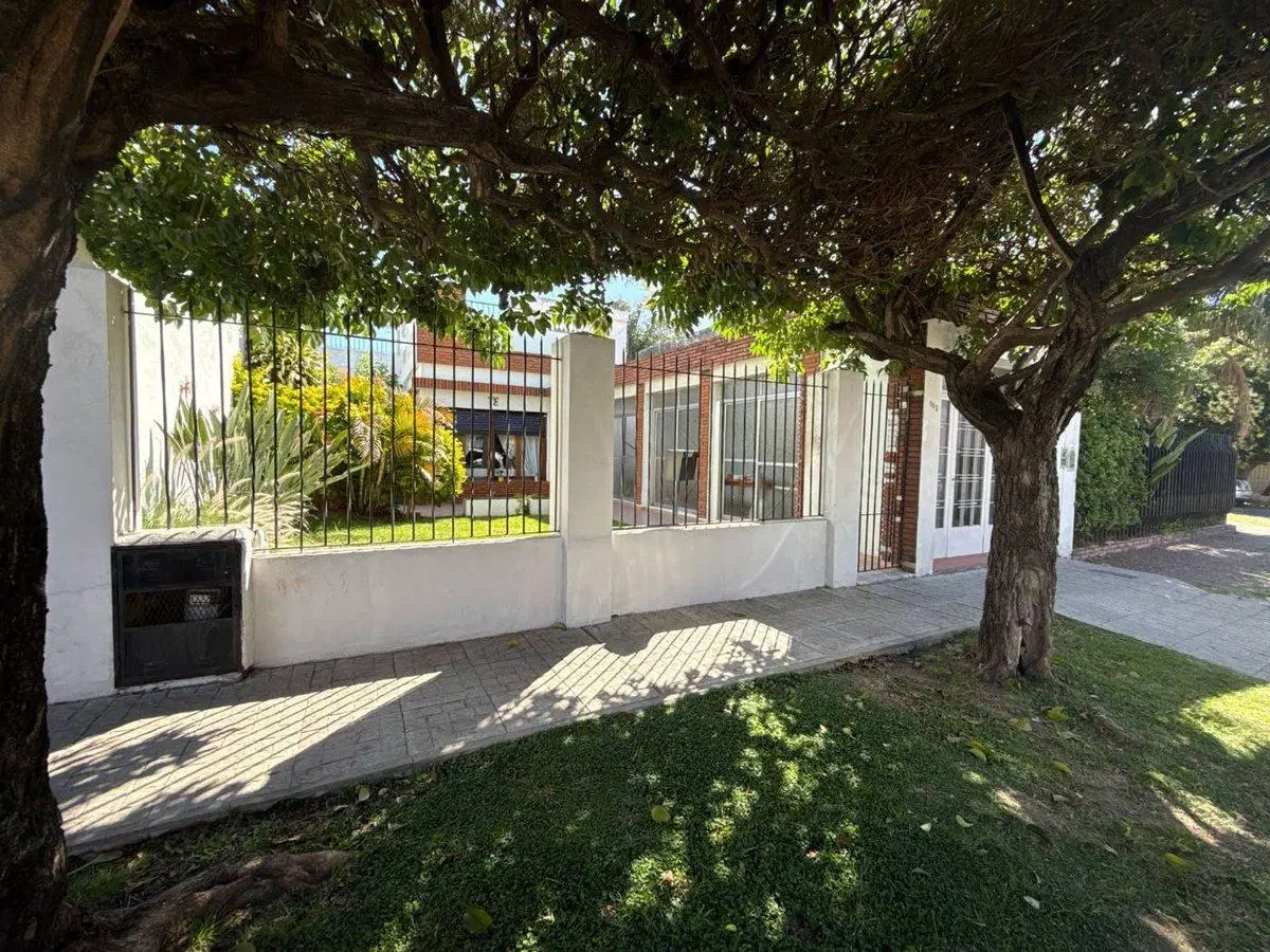 CASA EN VENTA 4 AMB C/GARAGE - MORON 5