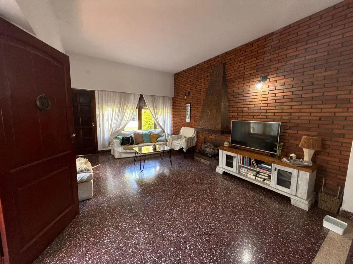 CASA EN VENTA 4 AMB C/GARAGE - MORON 3