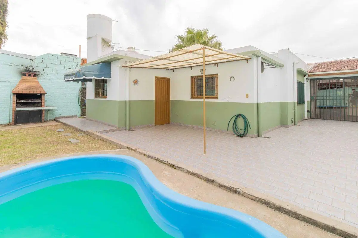 Oportunidad en Palomar/Lote propio, Pileta. 3