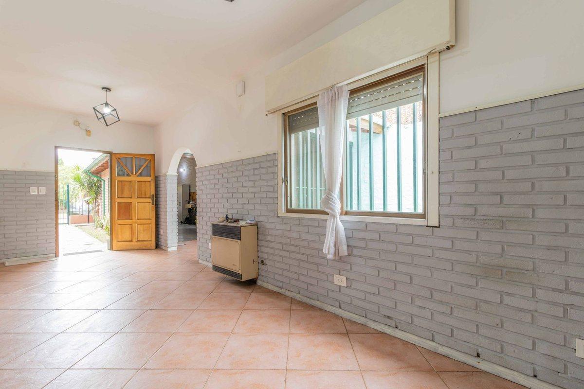 Foto de Oportunidad en Palomar/Lote propio, Pileta., imagen 2