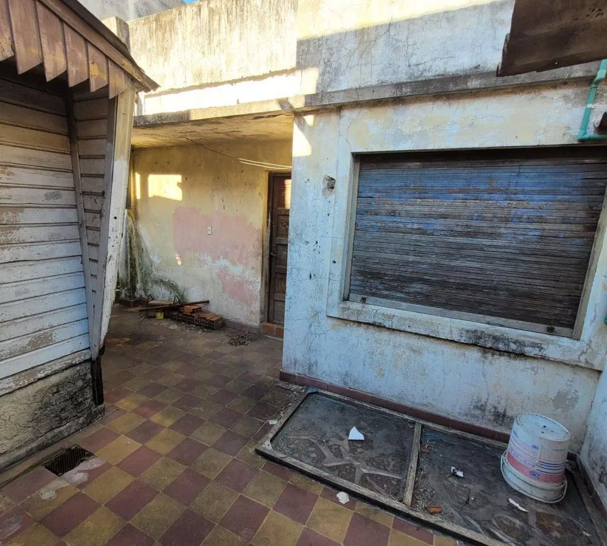 CASA EN LOTE PROPIO A RECICLAR 5