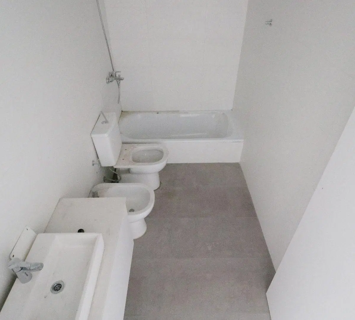 Monoambiente con balcón francés a estrenar 5