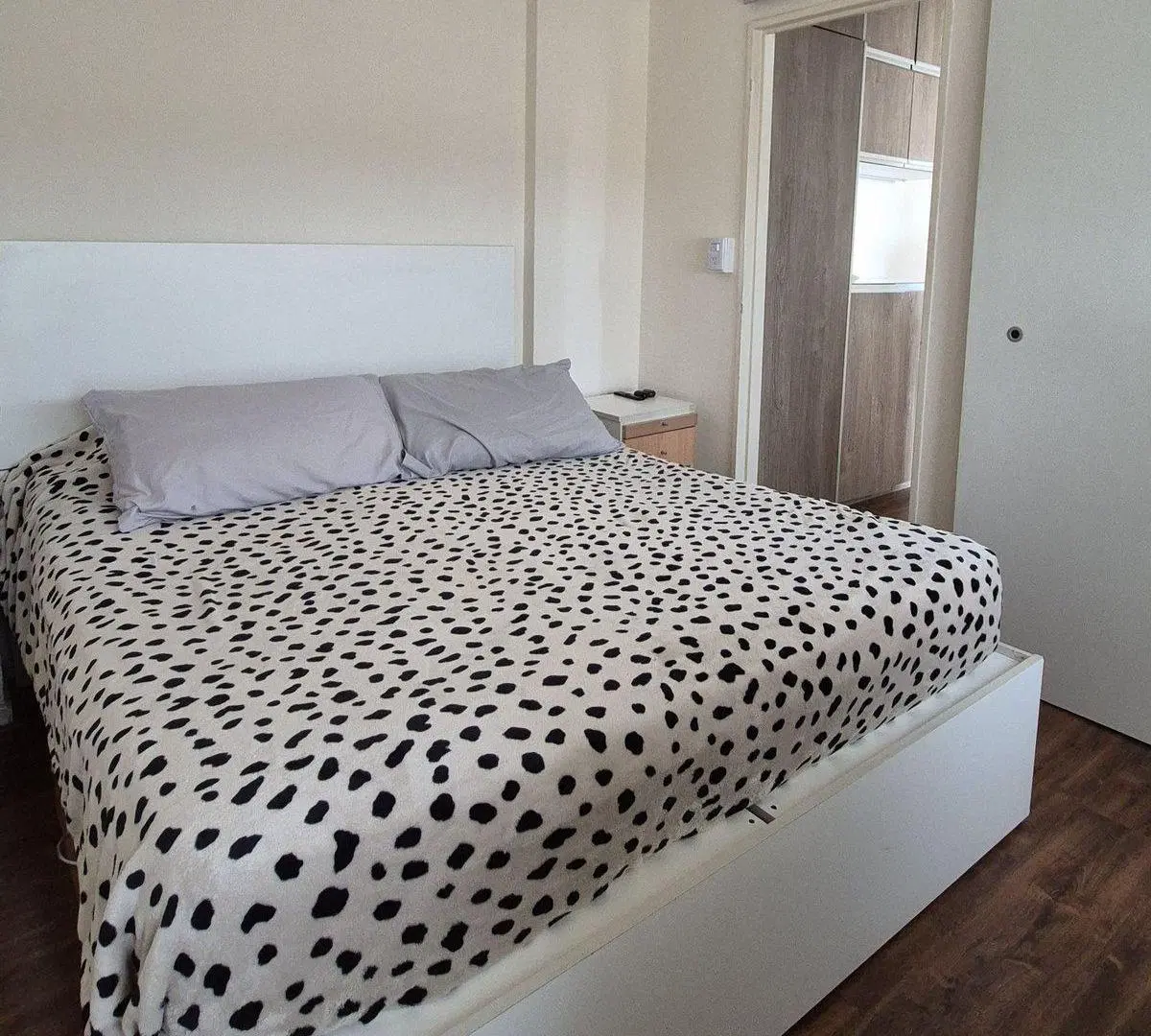 Departamento de dos ambientes con amplio balcón 4
