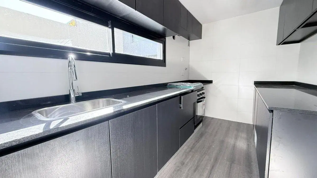 VENDE DEPTO 4 AMBIENTES AL FRENTE  DEVOTO 5