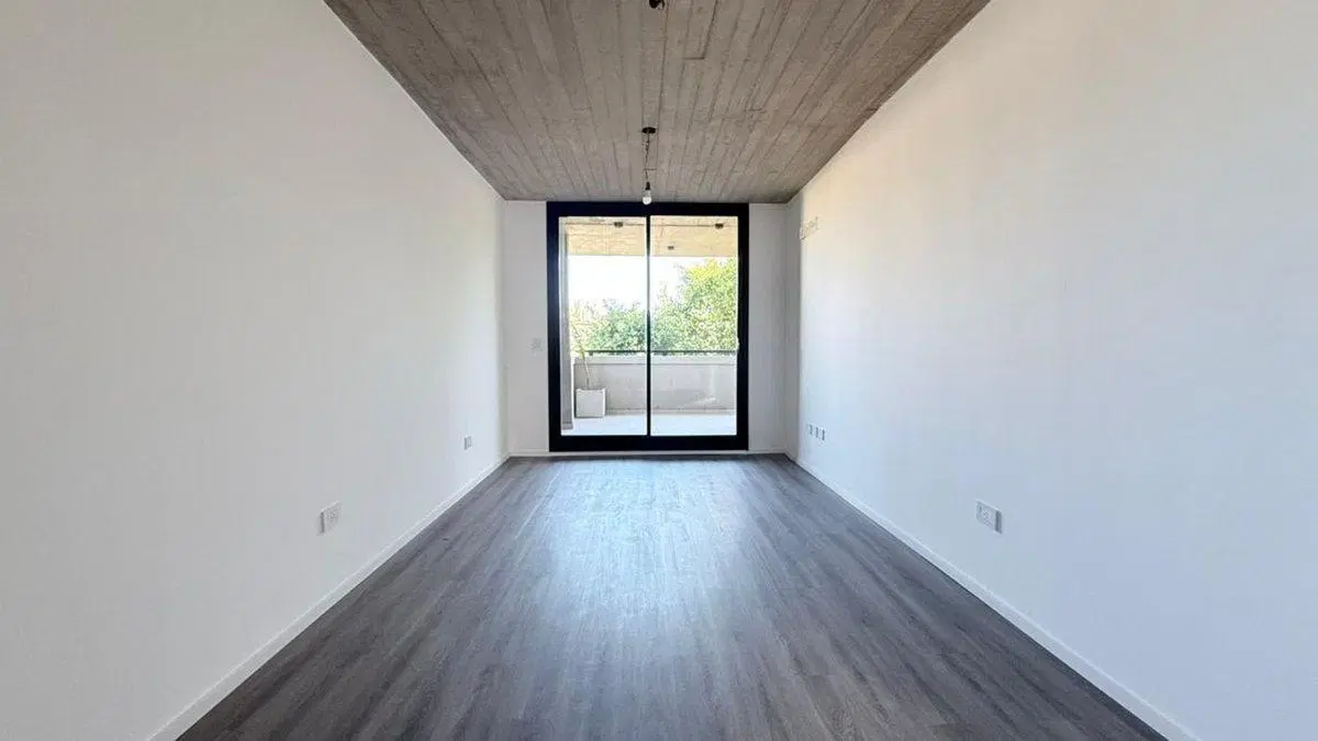 VENDE DEPTO 4 AMBIENTES AL FRENTE  DEVOTO 3