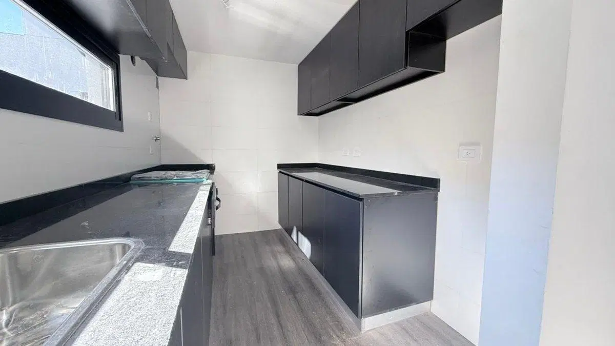 VENDE DEPTO 4 AMBIENTES AL FRENTE  DEVOTO 2