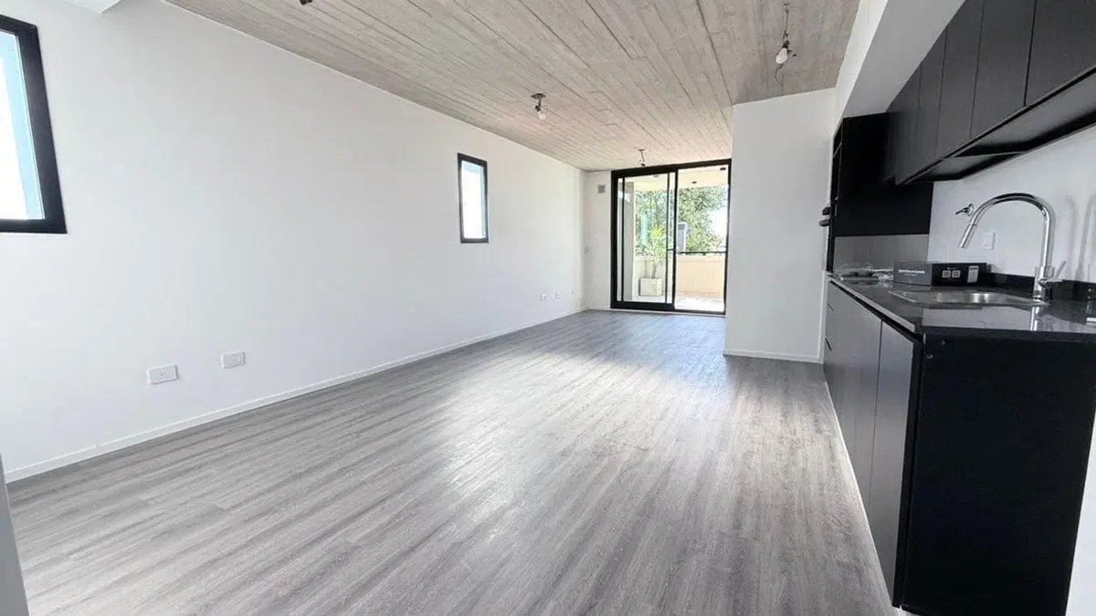 VENDE 3 AMB AL CONTRAFRENTE CON BALCON 2DO PISO 2
