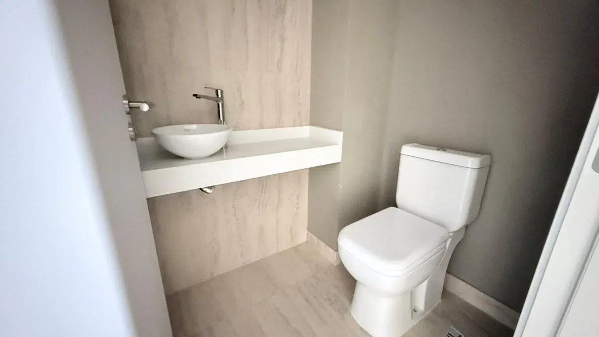 VENDE 3 AMB AL CONTRAFRENTE CON BALCON 2DO PISO 4