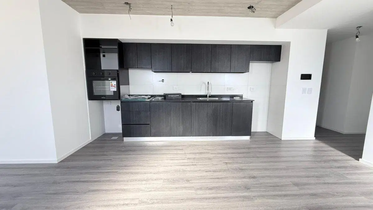 VENDE 3 AMB AL CONTRAFRENTE CON BALCON 2DO PISO 5