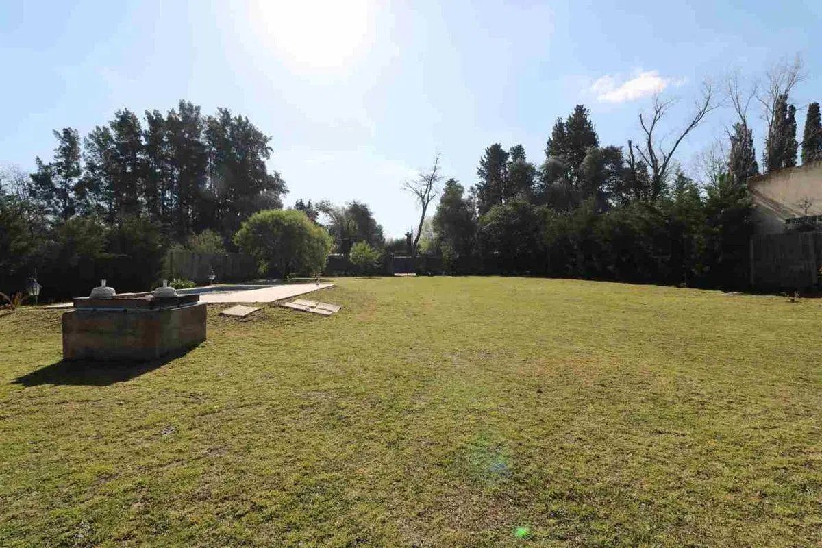CASA QUINTA 1600 M2 barrio Malvinas gral Rodriguez 5