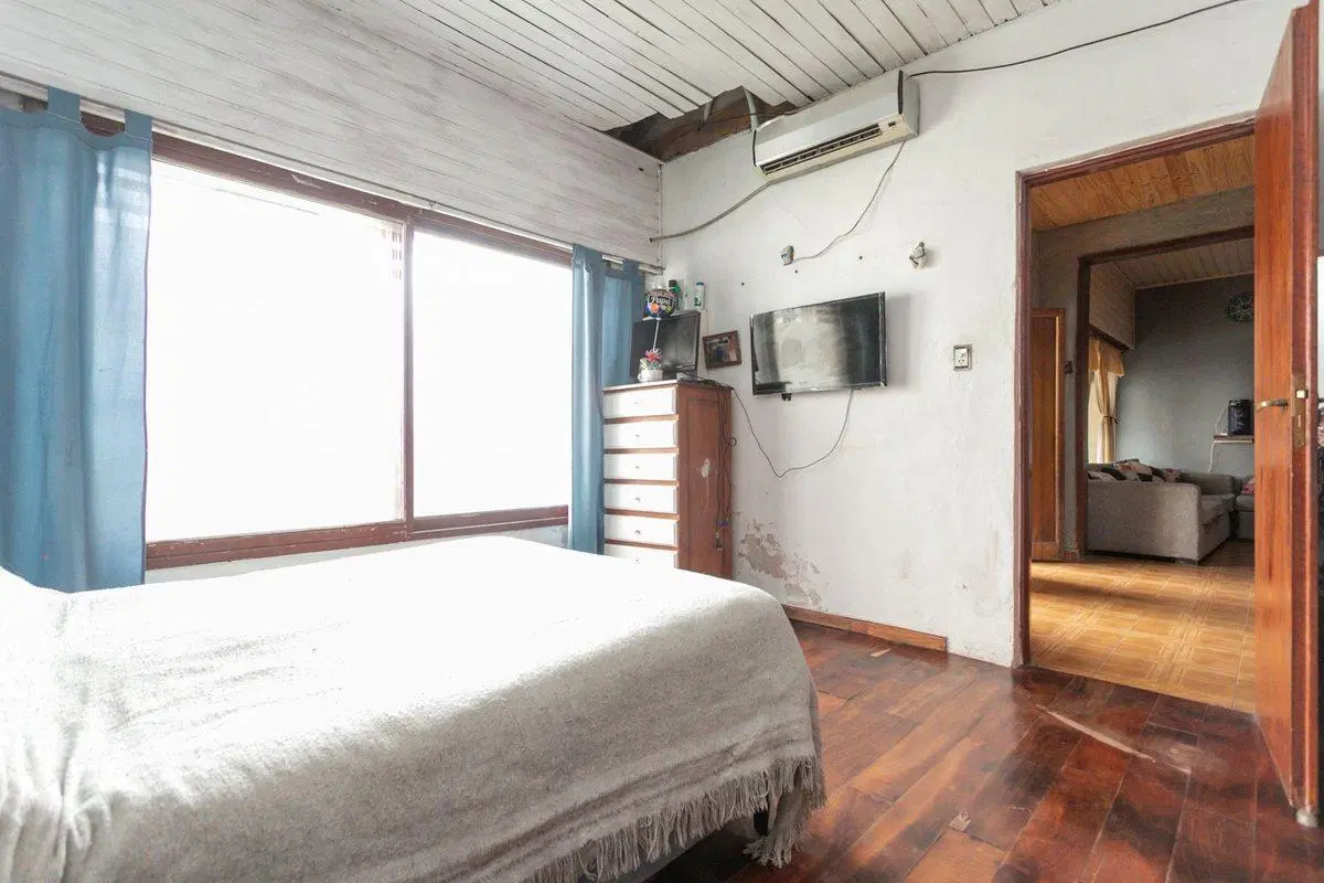 Casa 5 ambientes con jardín, patio y cochera. 2