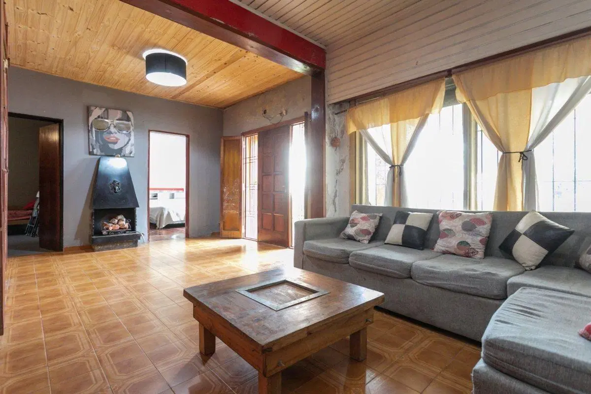 Casa 5 ambientes con jardín, patio y cochera. 4