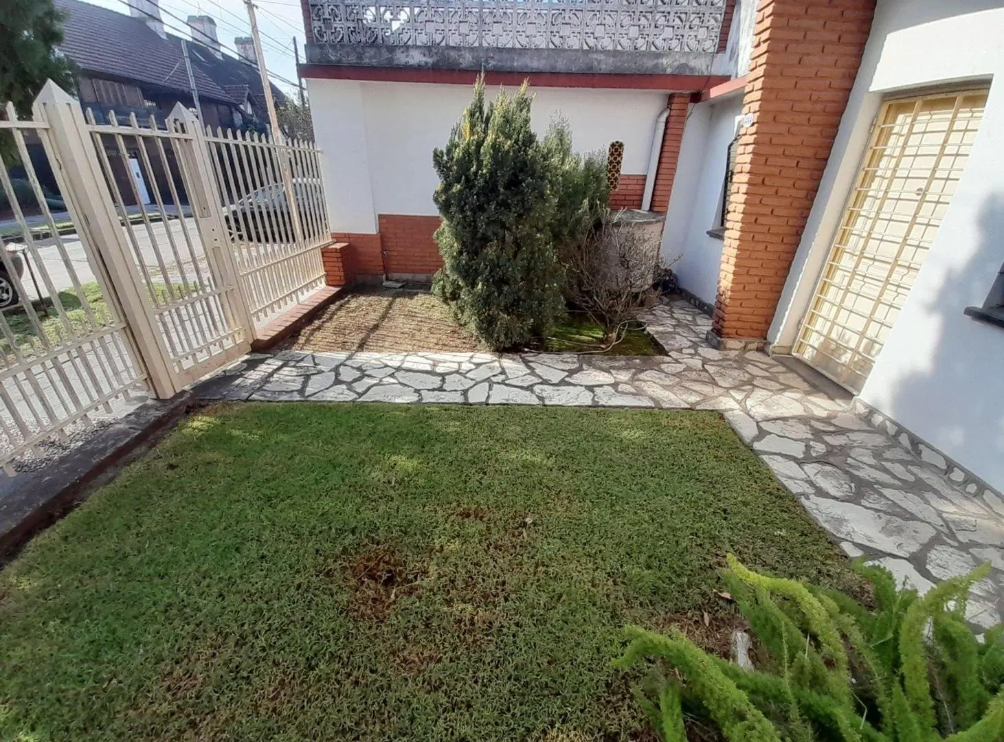 CASA EN VENTA CASEROS 4 AMB TERRAZA 233M2 TOTALES 4
