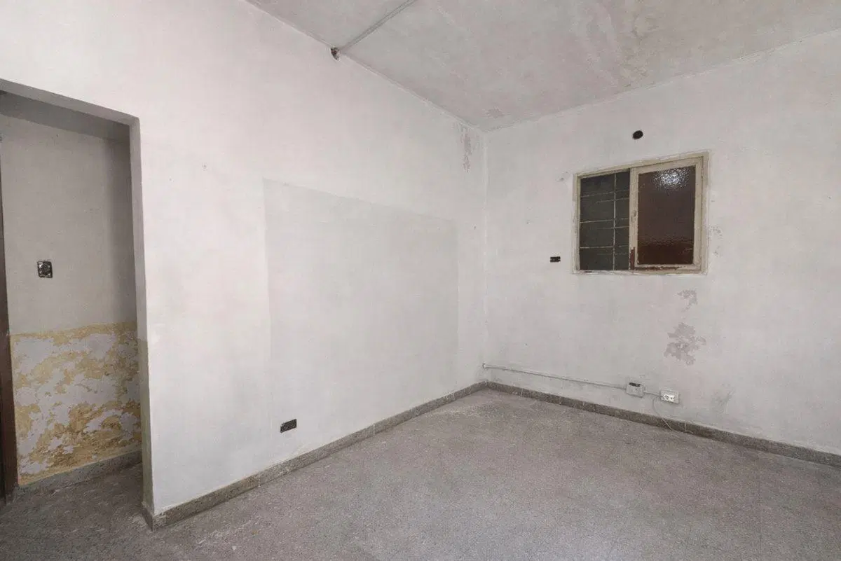 CASA EN VENTA 4 AMB A REFACCIONAR - LOMA HERMOSA 2