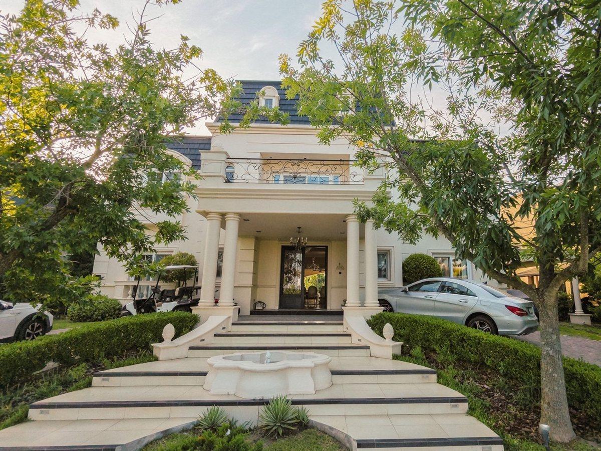 Residencia Premium Frente al Río – El Yacht