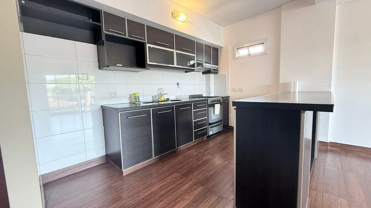 VENDE 3 amb con 2  baños + COCHERA 2
