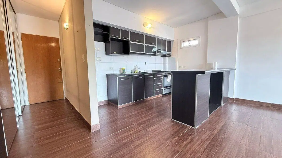 VENDE 3 amb con 2  baños + COCHERA 4