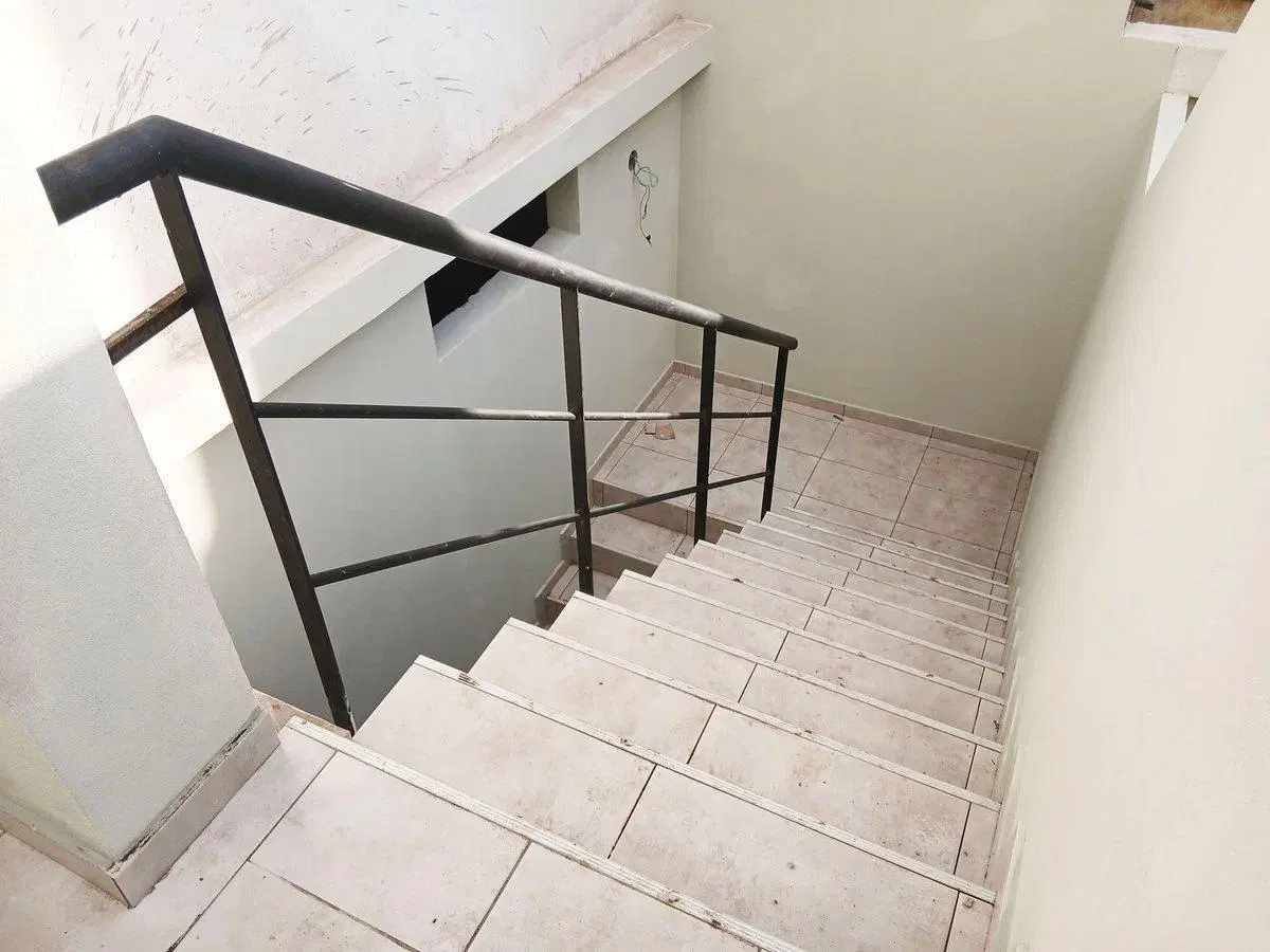 Venta de monoambiente con balcón en Villa Lynch 4