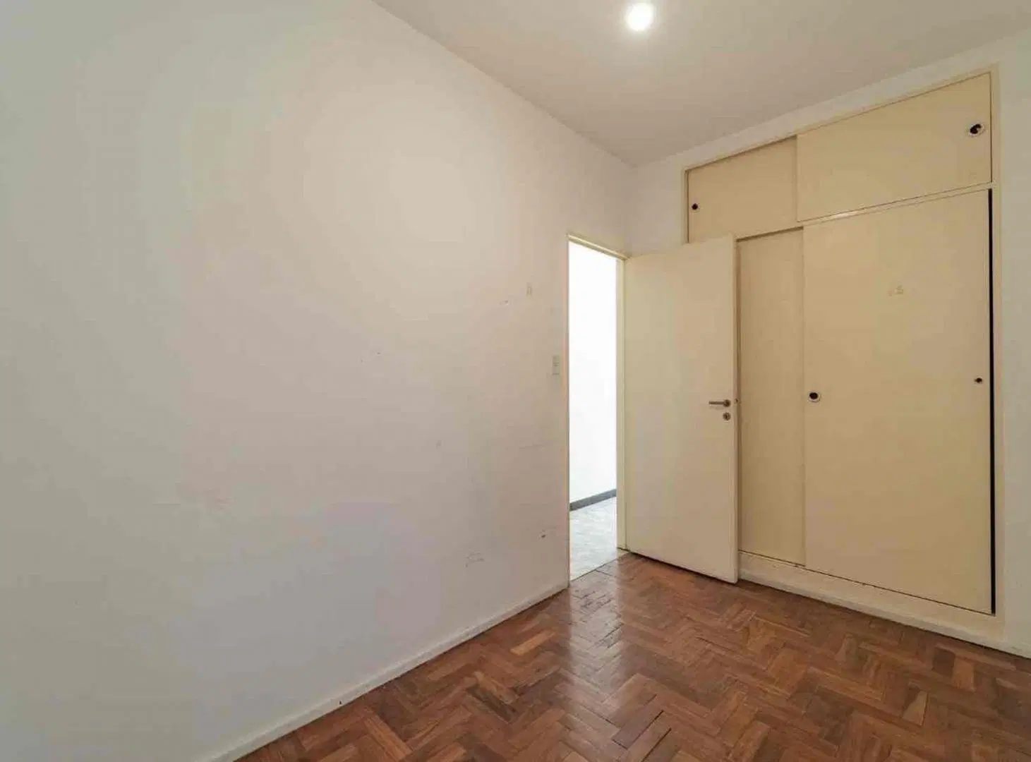 3 AMB AL FRENTE CON BALCÓN Y PATIO 3