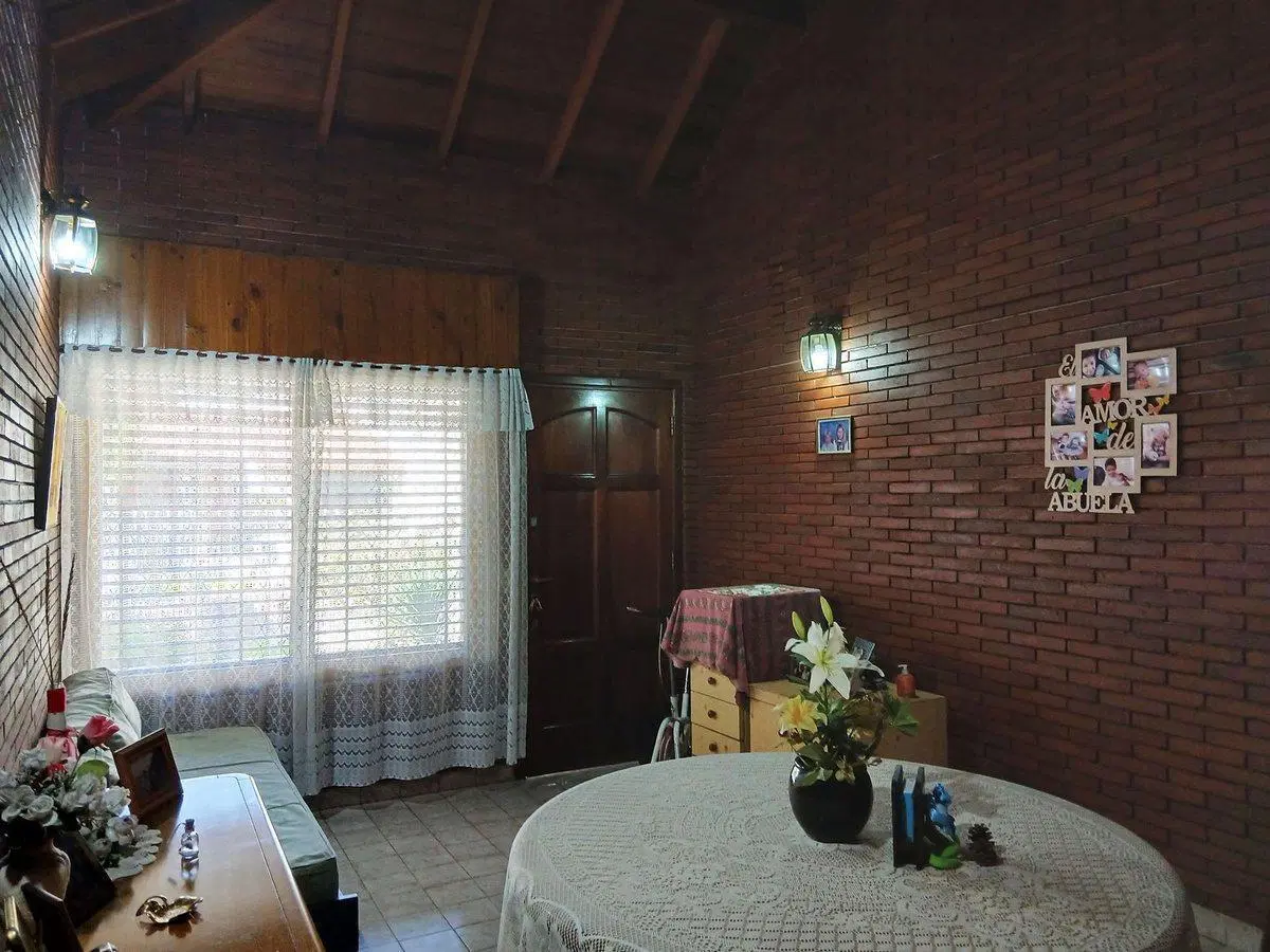 Venta chalet 3 ambientes con piscina y cocheras 5
