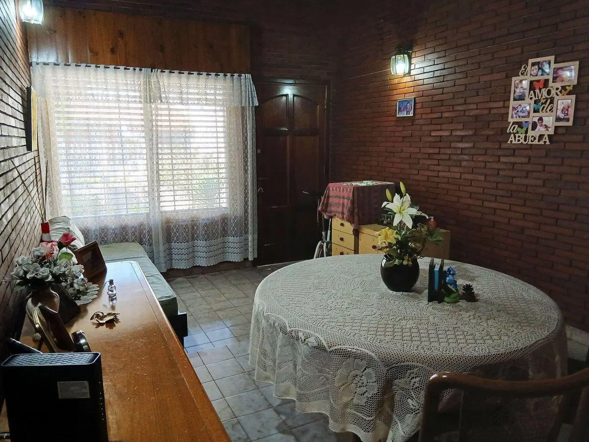Venta chalet 3 ambientes con piscina y cocheras 4