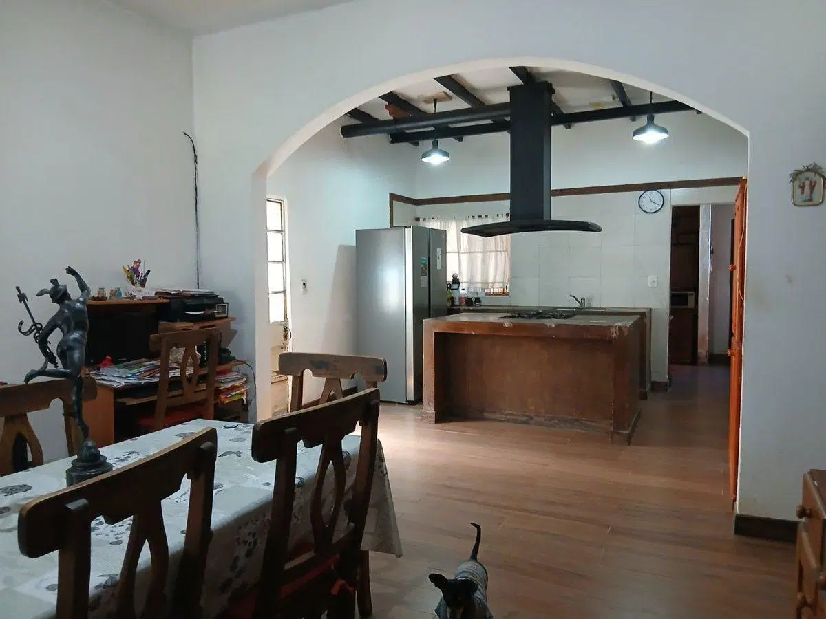 Venta de casa 5 ambientes-Cocheras- Apto crédito 5