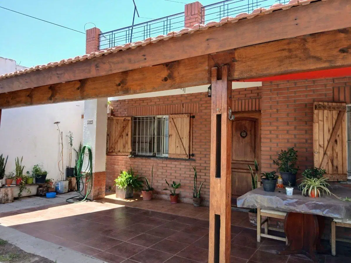Venta de casa 5 ambientes-Cocheras- Apto crédito 3