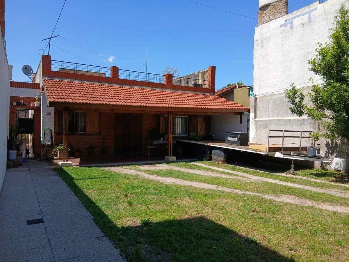 Venta de casa 5 ambientes-Cocheras- Apto crédito 4