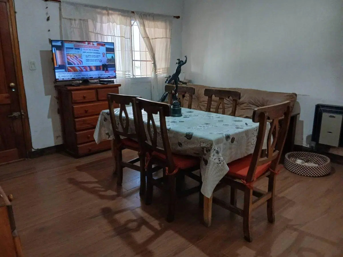 Venta de casa 5 ambientes-Cocheras- Apto crédito 8