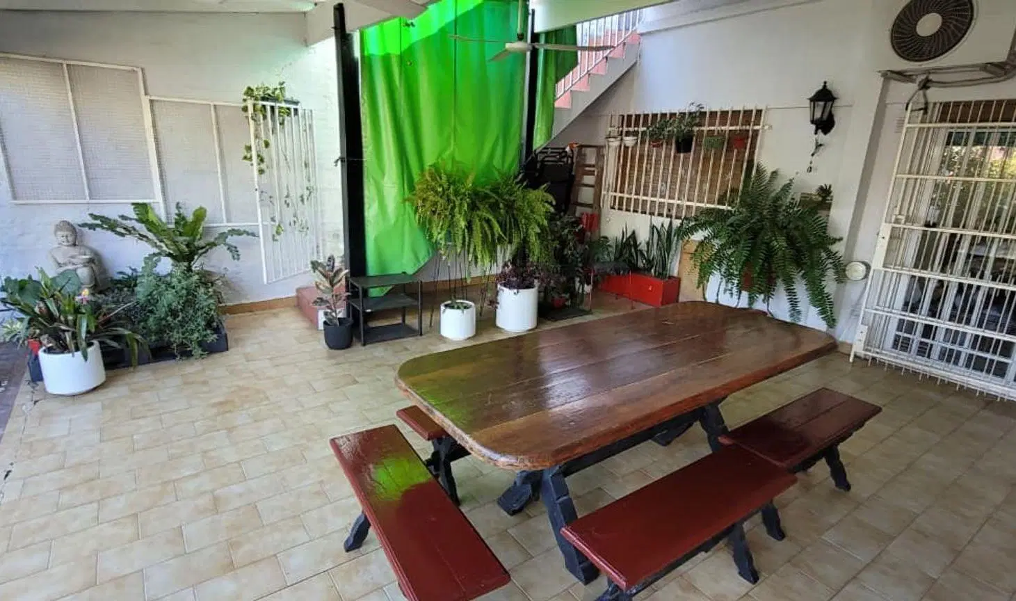 CASA CON COCHERA , QUINCHO , PILETA  Y PARRILLA 8