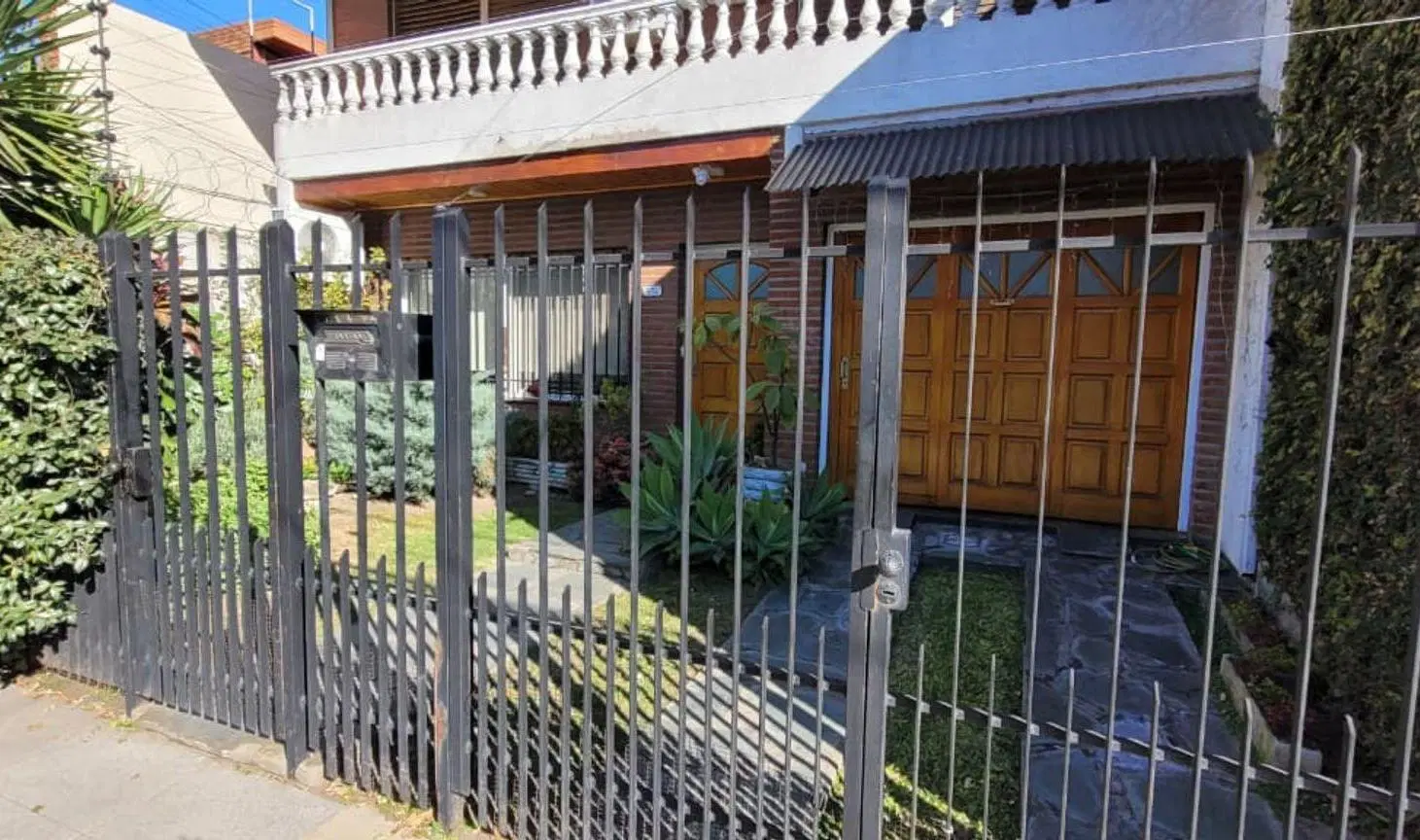 CASA CON COCHERA , QUINCHO , PILETA  Y PARRILLA 4