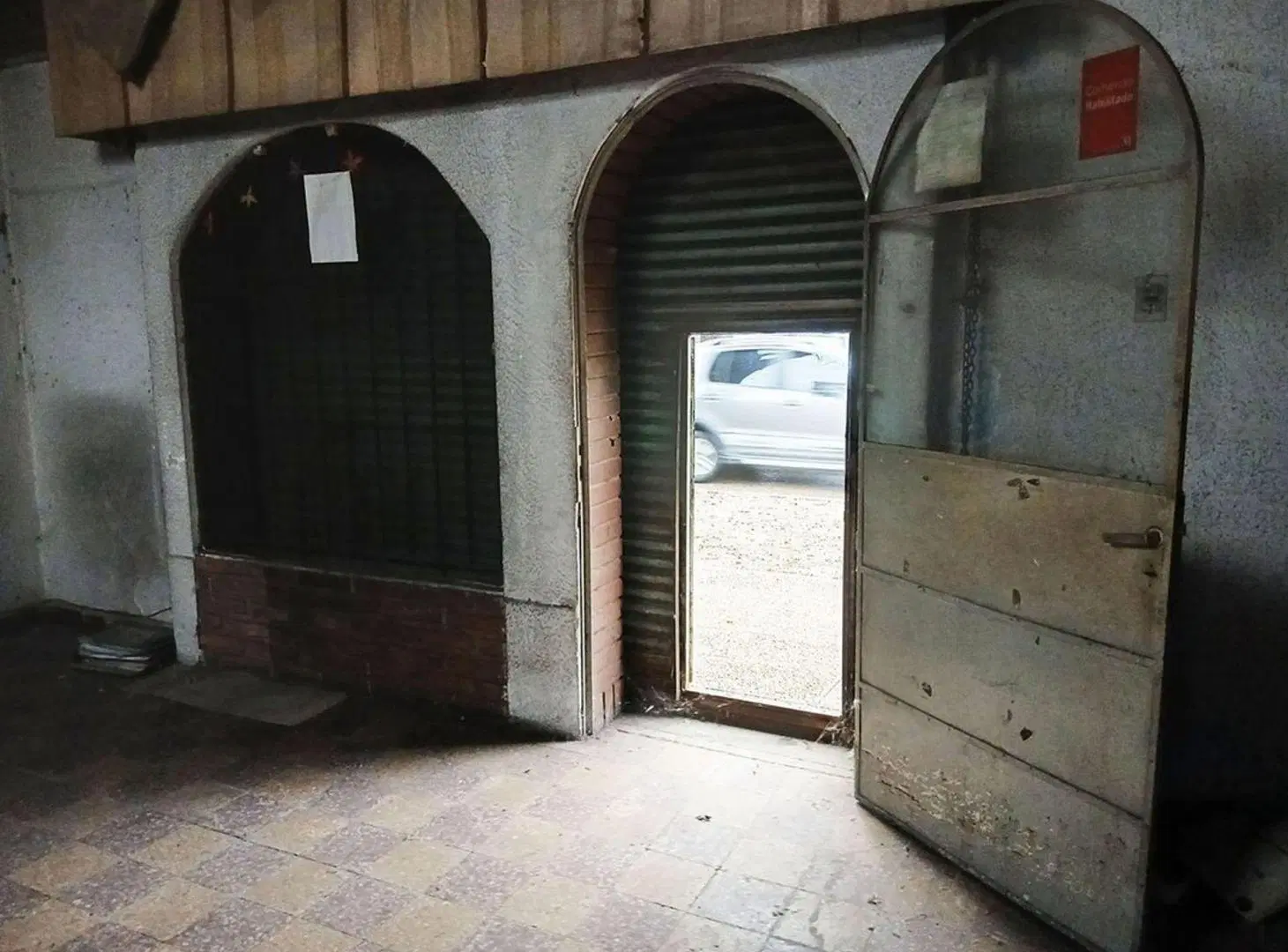 Venta casa c/cochera y local a refaccionar 2