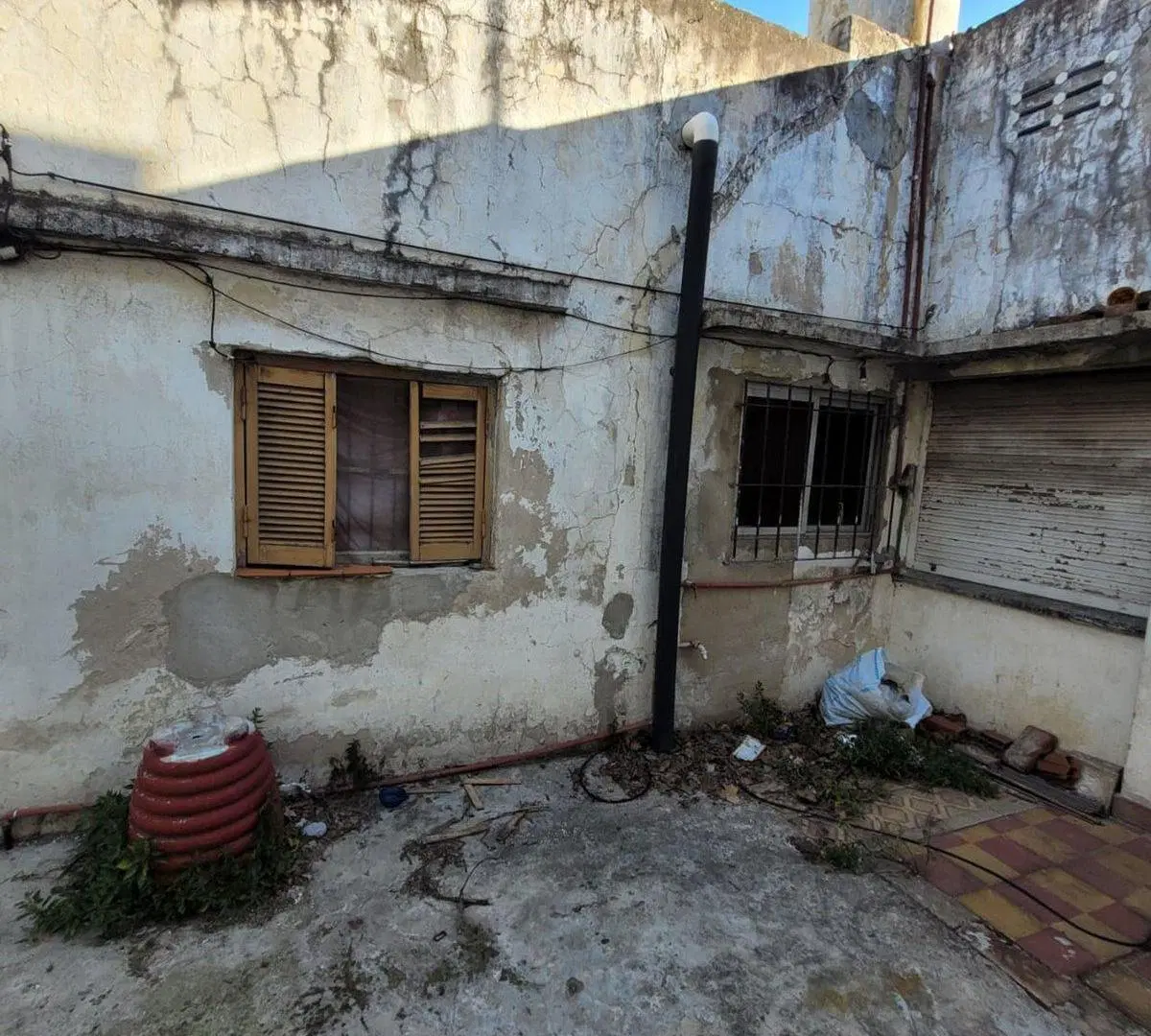 LOTE  CON CASA A DEMOLER 5