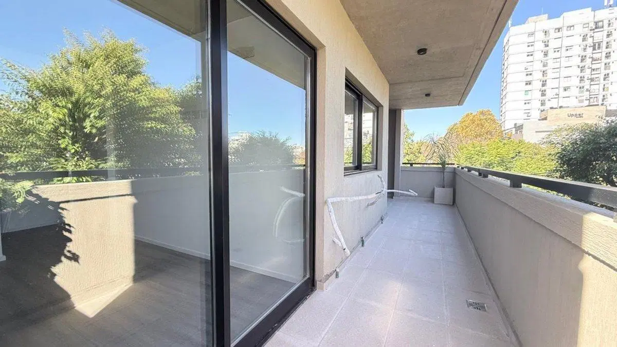 VENDE DEPTO 4 AMBIENTES AL FRENTE  DEVOTO 4