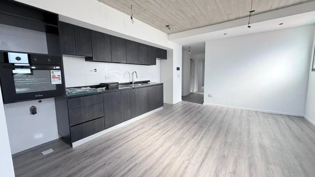 VENDE 3 AMB AL CONTRAFRENTE CON BALCON 2DO PISO 3