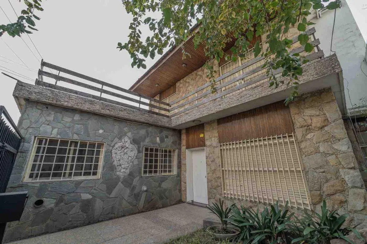 Casa 5 amb. C/Jardin con parrilla y Garage 2