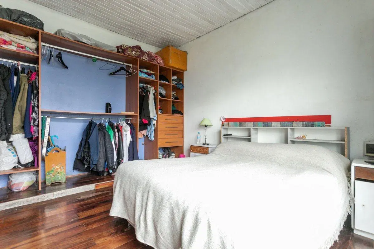 Casa 5 ambientes con jardín, patio y cochera. 3