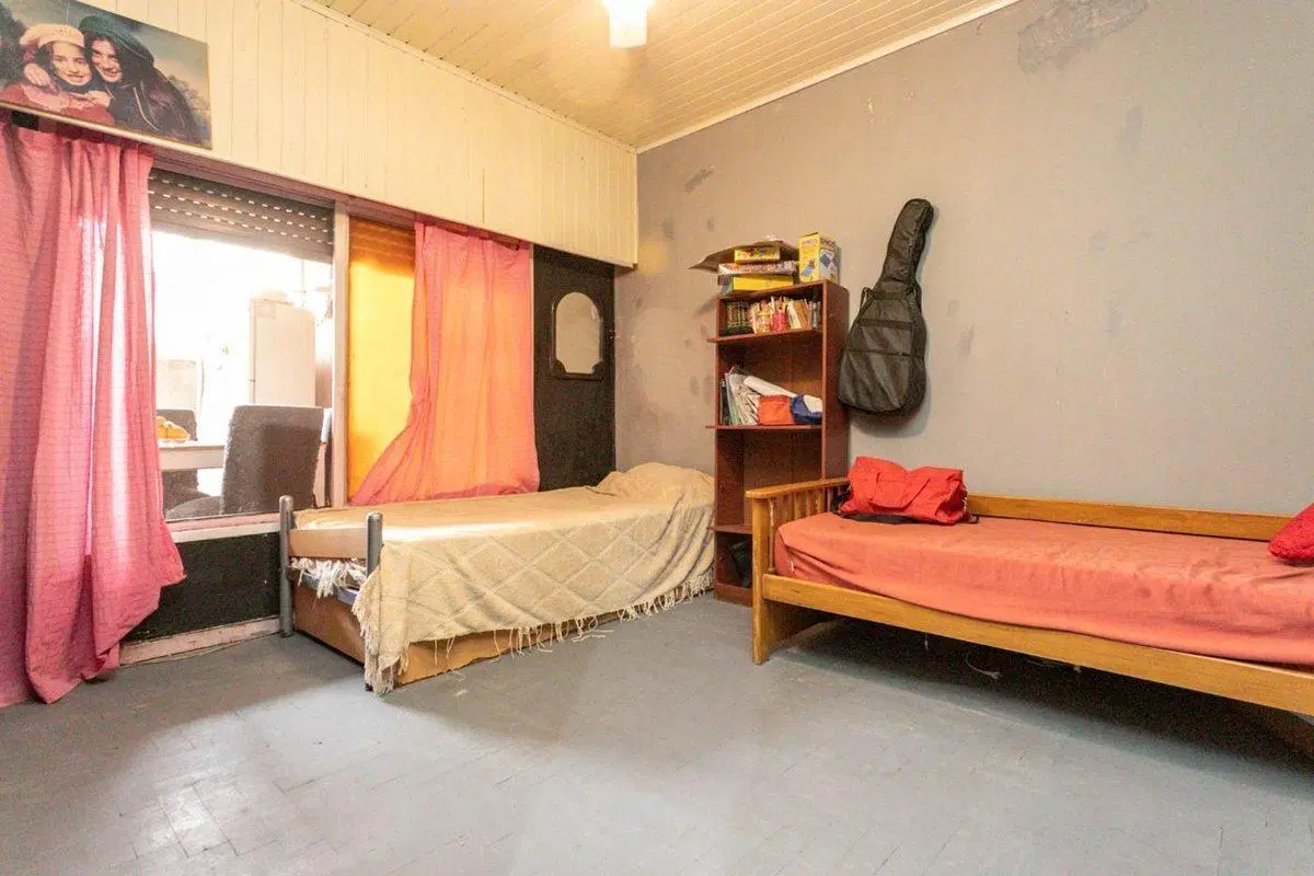 Casa 5 ambientes con jardín, patio y cochera. 8
