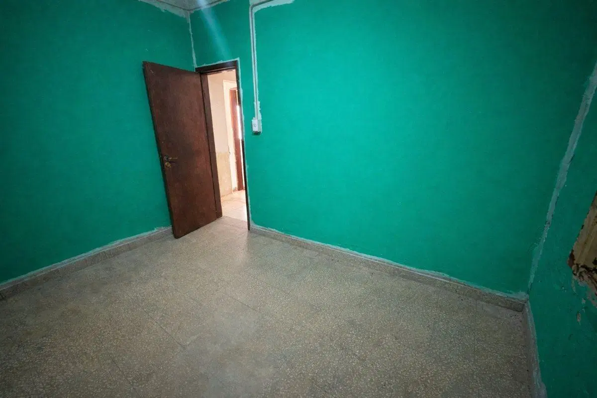 CASA EN VENTA 4 AMB A REFACCIONAR - LOMA HERMOSA 5